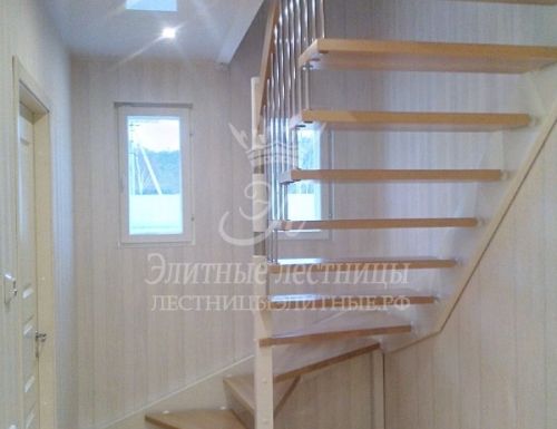 Системная лестница из бука на наружной тетиве