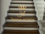 Лестница на косоуре со стеклянным ограждением — фото 15