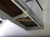 Лестница на косоуре со стеклянным ограждением — фото 27