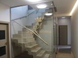 Лестница на металлическом каркасе в облицовке из дуба — фото 1
