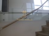Лестница на металлическом каркасе в облицовке из дуба — фото 11