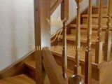Лестница из сосны со ступенями и поручнем из бука — фото 2