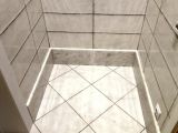 Душевая с подсветкой у пола